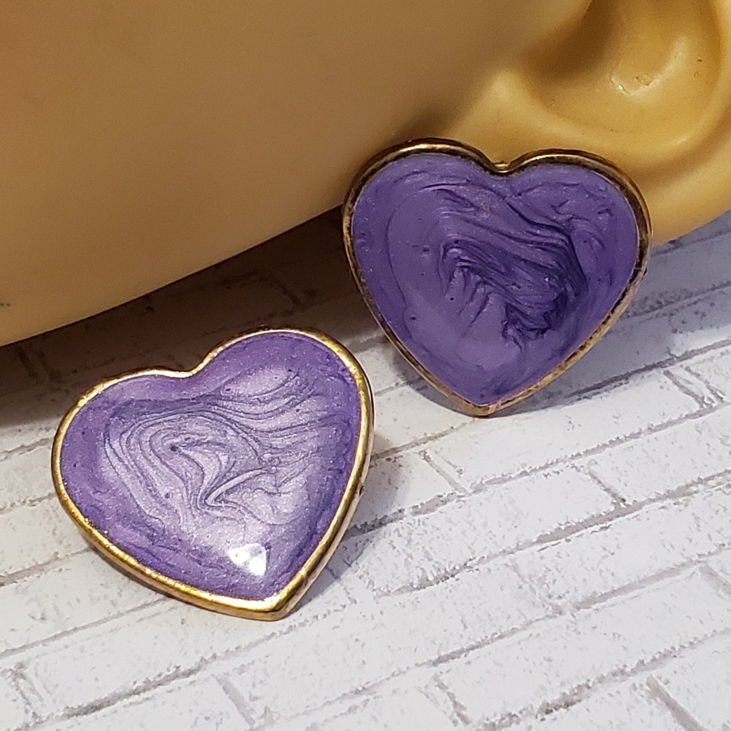E2606 Swirled Enamel Heart Earrings